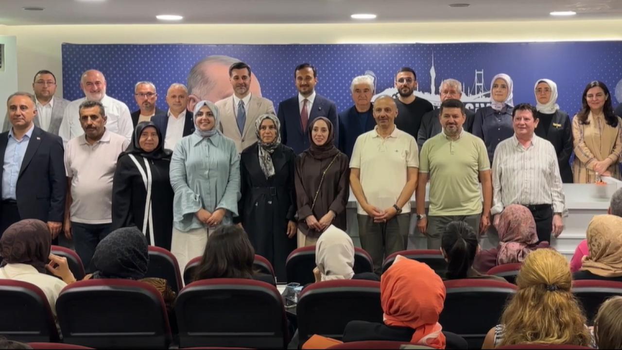 Üsküdar'da 4 CHP'li meclis üyesi AK Parti'ye geçti