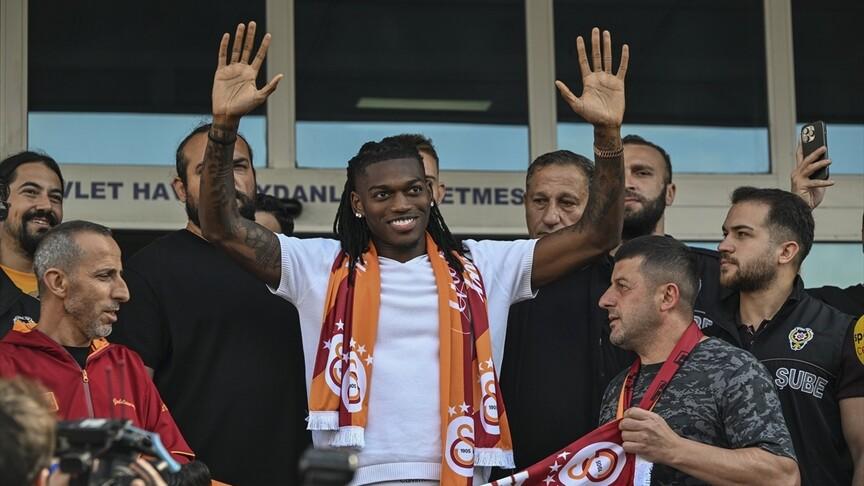 Rafael Leao Galatasaray için İstanbul'a geldi