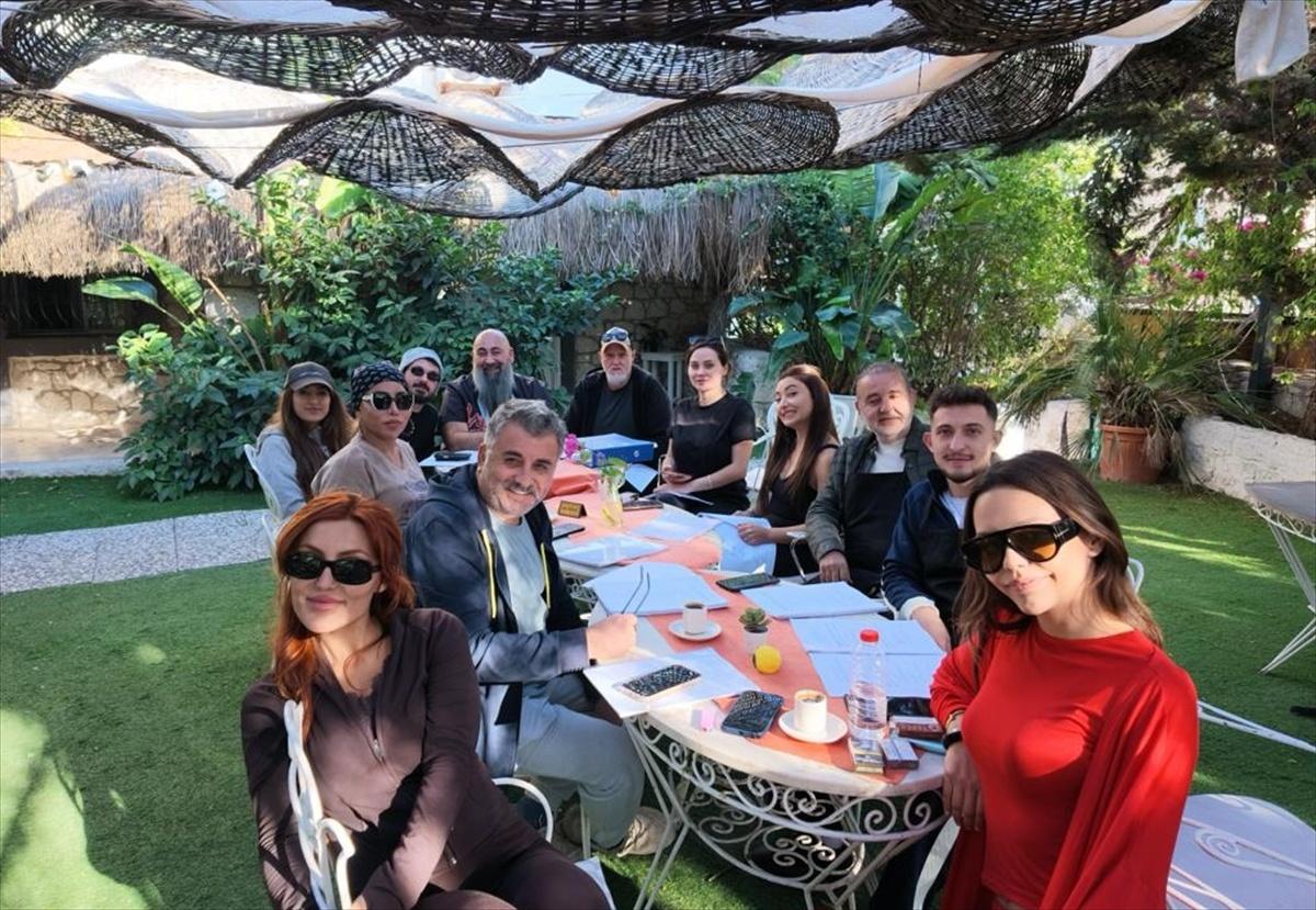 Bülent Orçin'in yeni filmi 'Karışık İşler' İzmir'de kamera karşısına geçti
