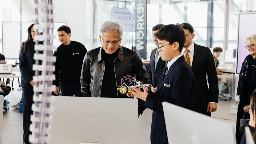 NVIDIA CEO'su Huang'dan Kazakistan'a 'yapay zeka merkezi' övgüsü
