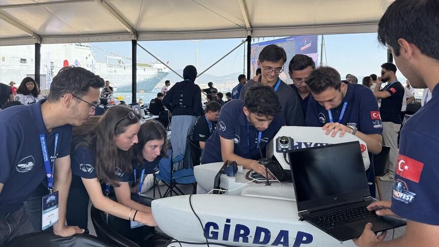 TEKNOFEST Mavi Vatan'da gençler deniz araçlarını test ediyor