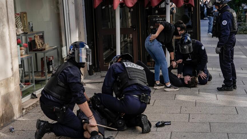 Fransa'daki lise eylemlerine Uluslararası Af Örgütü'nden polis uyarısı