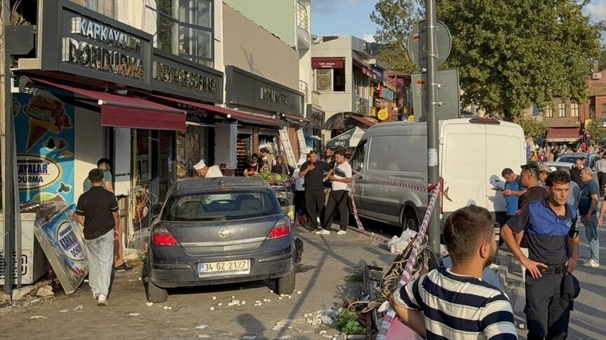 Beykoz'da otomobil kaldırıma çıktı: 6 yaralı