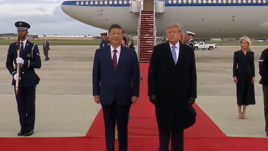 Trump, Şi Cinping'i havaalanında askeri törenle karşıladı