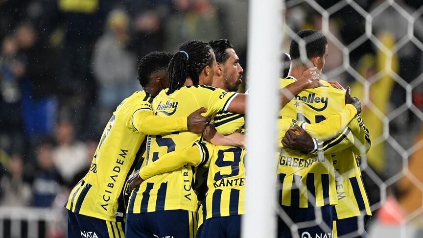 Fenerbahçe Alanyaspor'u 3-0 geçti, derbi öncesi moral depoladı