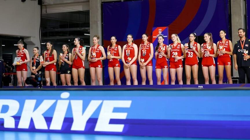 17 Yaş Altı Kadın Voleybol Takımımız Dünya İkincisi