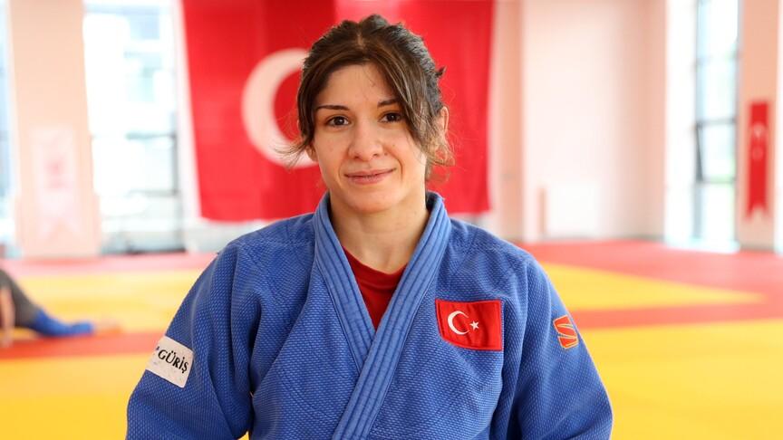Tuğçe Beder Akdeniz Oyunları'nda altın madalya kazandı