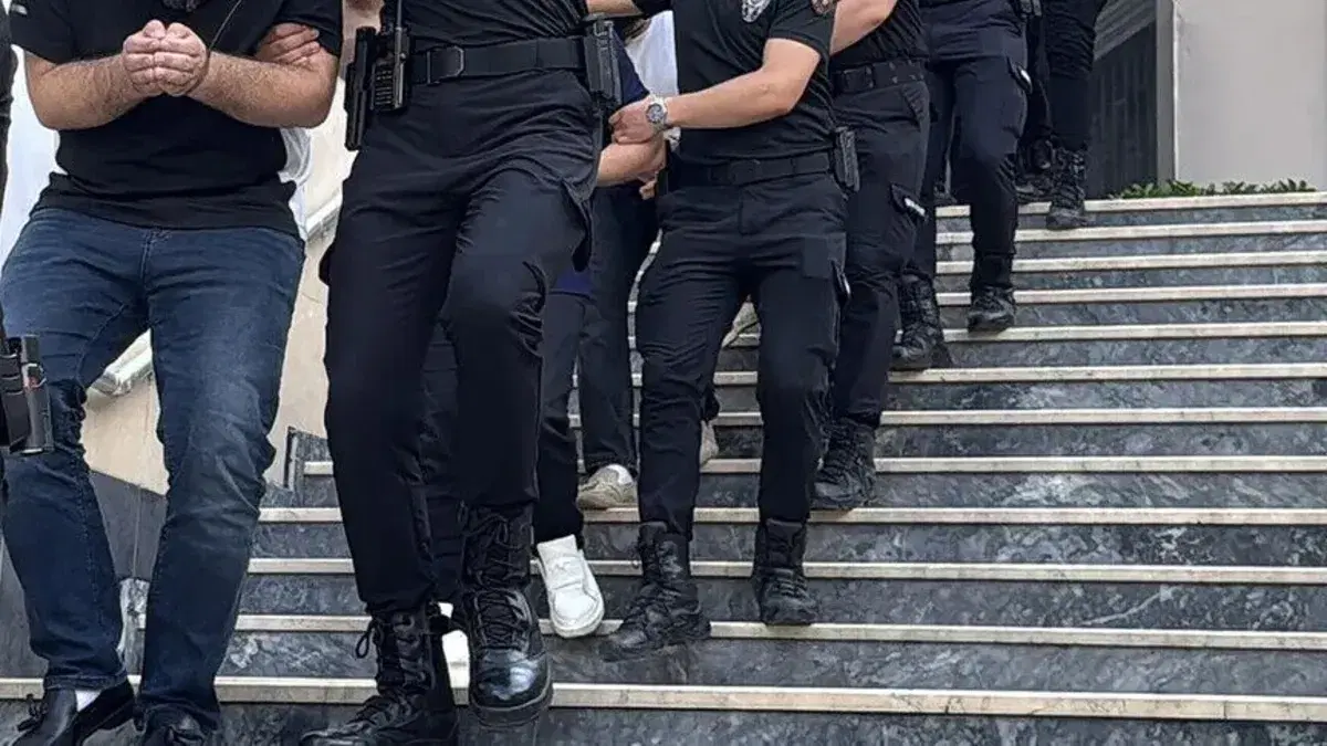 Usulsüz vatandaşlık operasyonunda 26 tutuklama