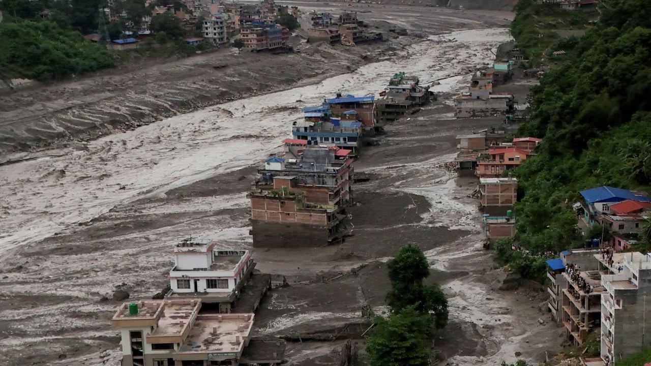 Nepal'deki selde ölü sayısı 95'e yükseldi