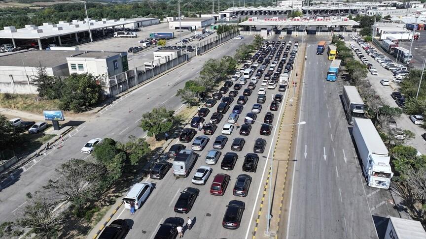 Gurbetçilerin Avrupa'ya dönüş yolculuğu devam ediyor