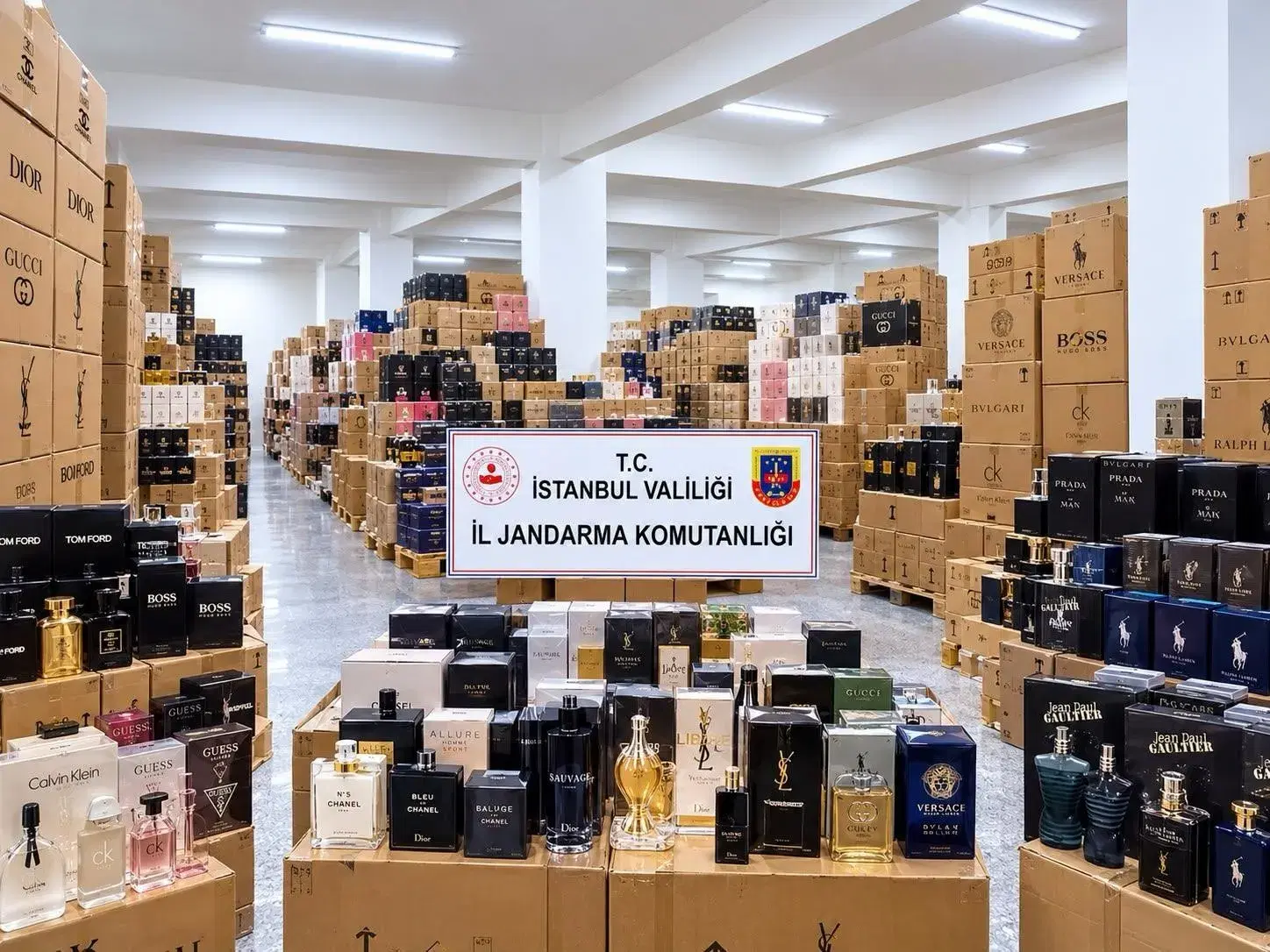 Bağcılar'da 200 milyon TL'lik sahte parfüm operasyonu