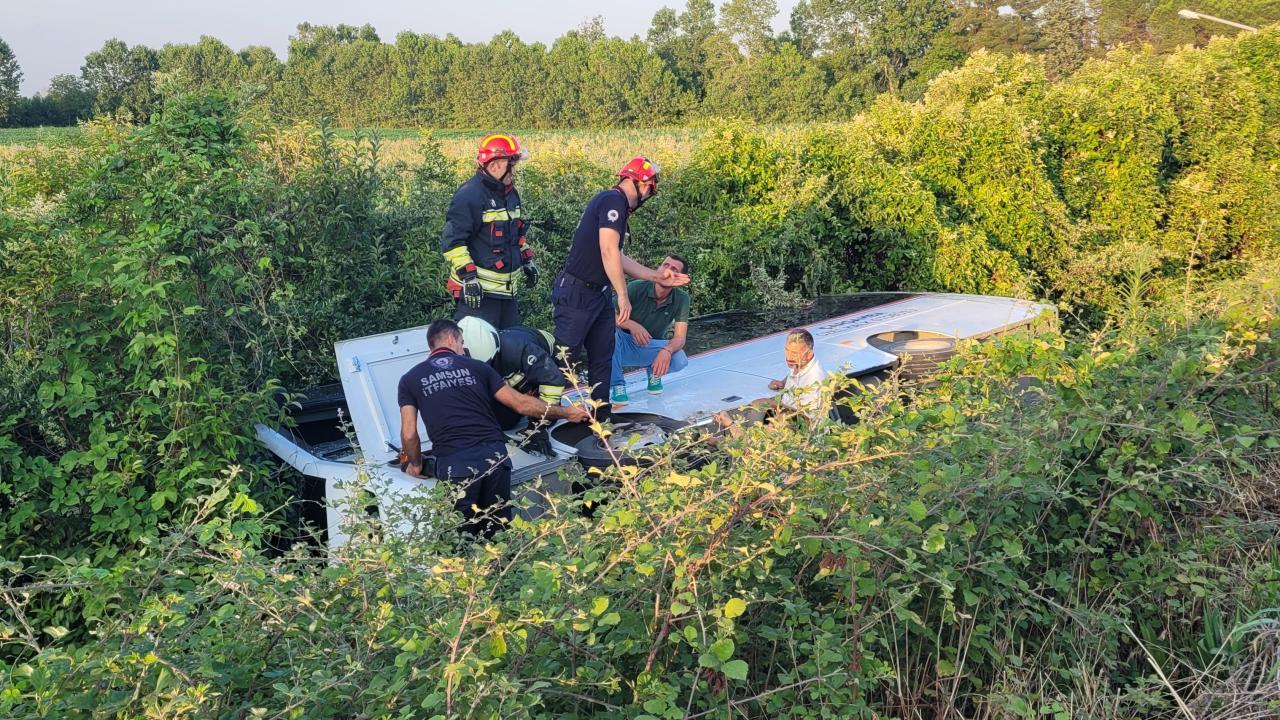 Samsun'da Halk Otobüsü Devrildi: 15 Kişi Yaralandı