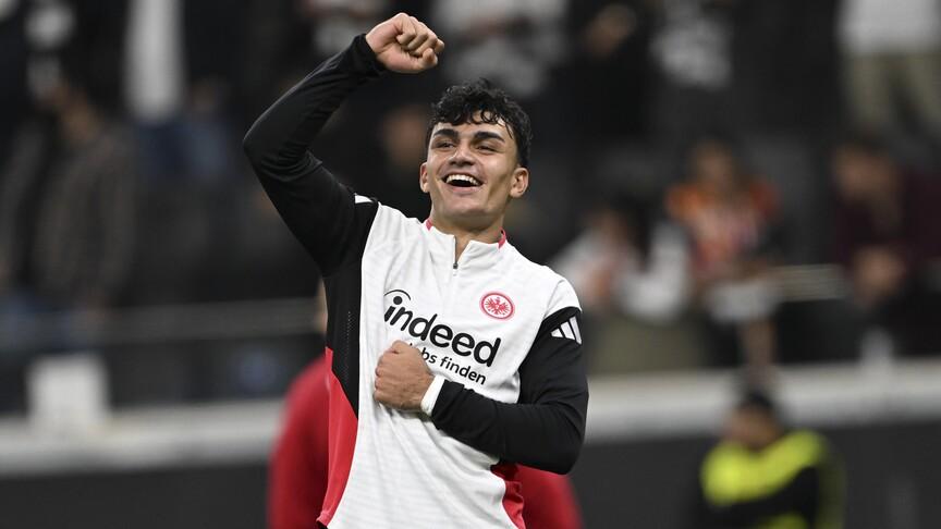 Can Uzun 2 golle parladı, Frankfurt ilk galibiyetini aldı