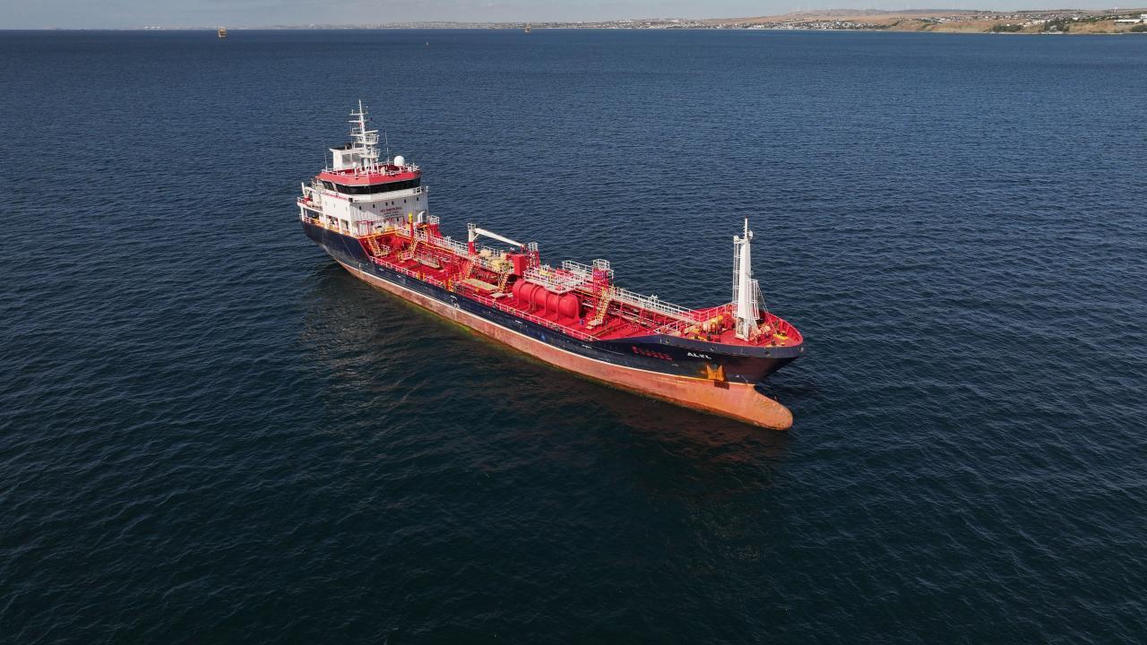 Silivri'de batan geminin mürettebatı 9 gündür aranıyor