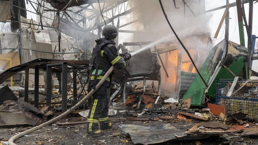 Rusya, Kiev ve Odessa'daki lojistik merkezleri ile liman gemilerini vurdu