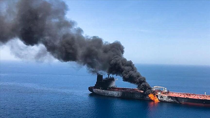 Husiler Suudi petrol tankerini füzeyle vurdu