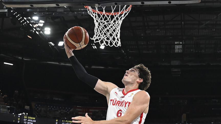 12 Dev Adam Litvanya'yı 94-66 mağlup etti