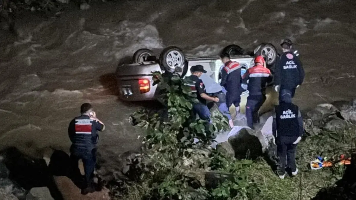 Trabzon'da otomobil dereye devrildi: 1 kişi hayatını kaybetti
