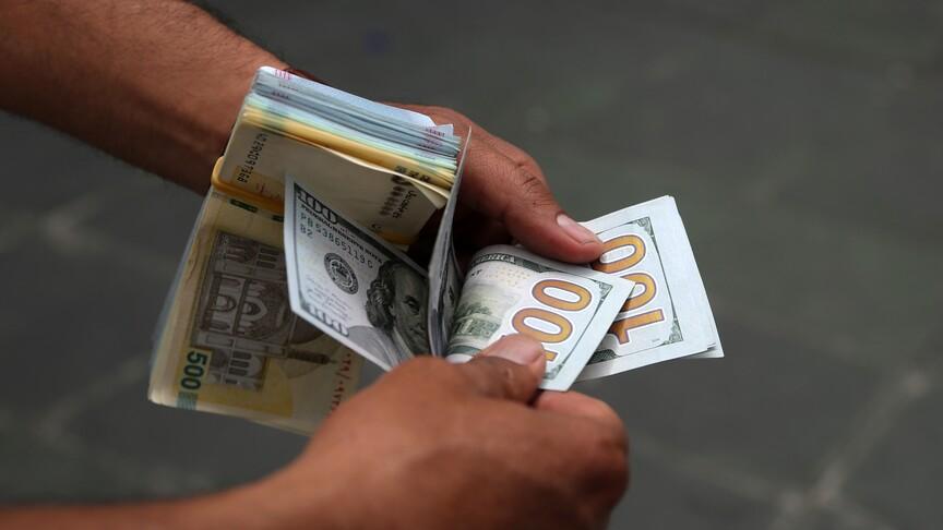İran'da dolar tarihi rekorla 200 bin tümen sınırını gördü