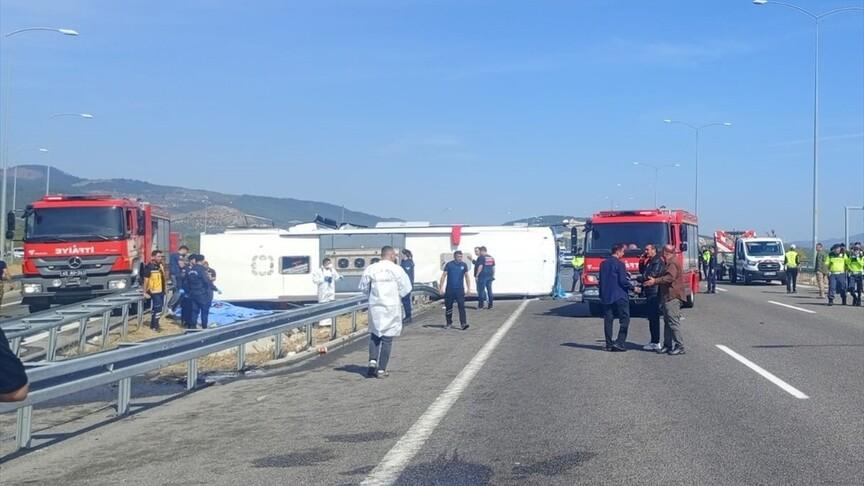 Manisa'da çekici ile tur otobüsü çarpıştı: 11 ölü, 27 yaralı