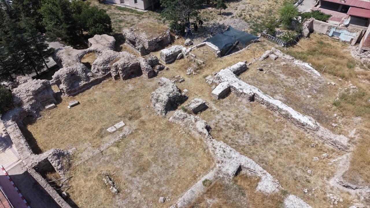 Tyana'daki Roma Hamamı'nda 20 yıl sonra kazı başladı