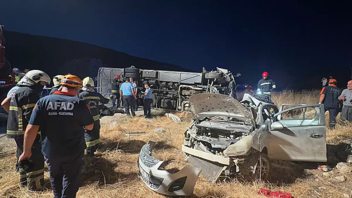 Gaziantep'te yolcu otobüsü ile otomobil çarpıştı: 7 ölü