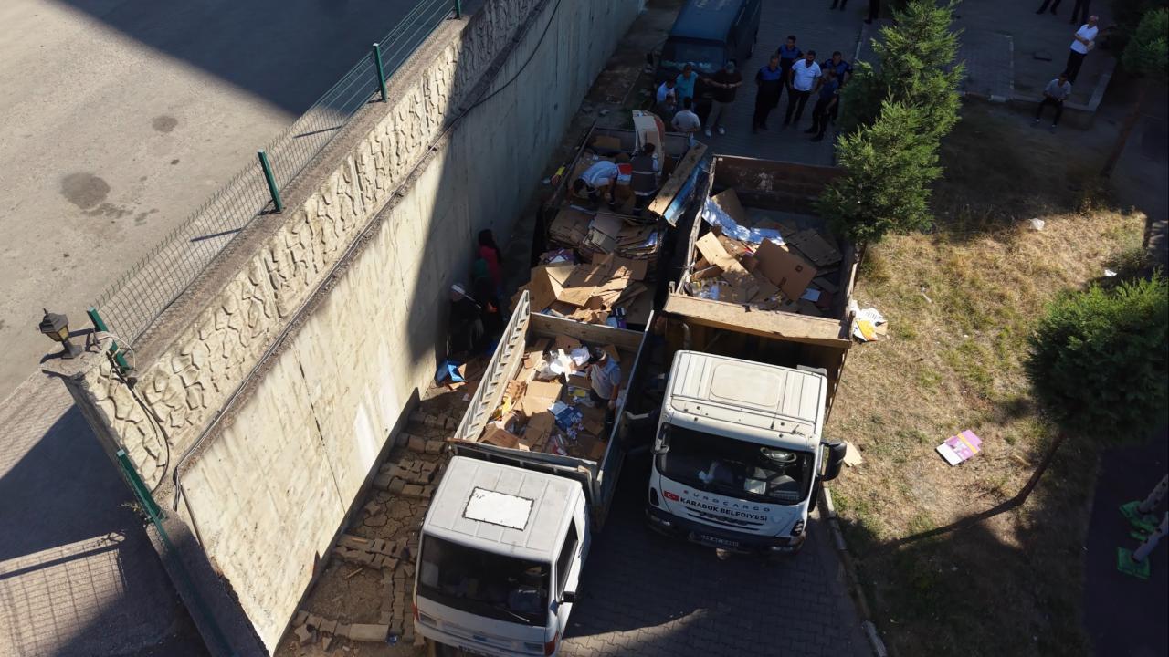 Karabük'te sitede çöp krizi: 4 kamyon atık temizlendi