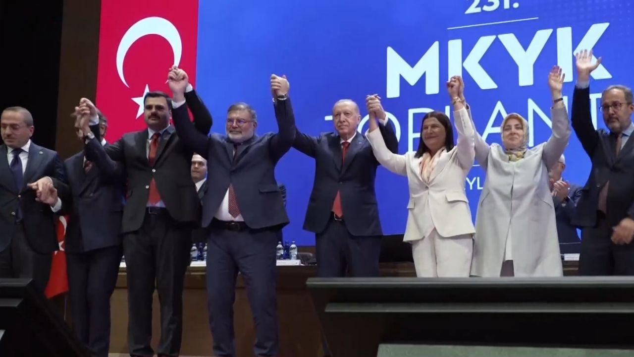 4 belediye başkanı AK Parti'ye katıldı, Erdoğan rozet taktı