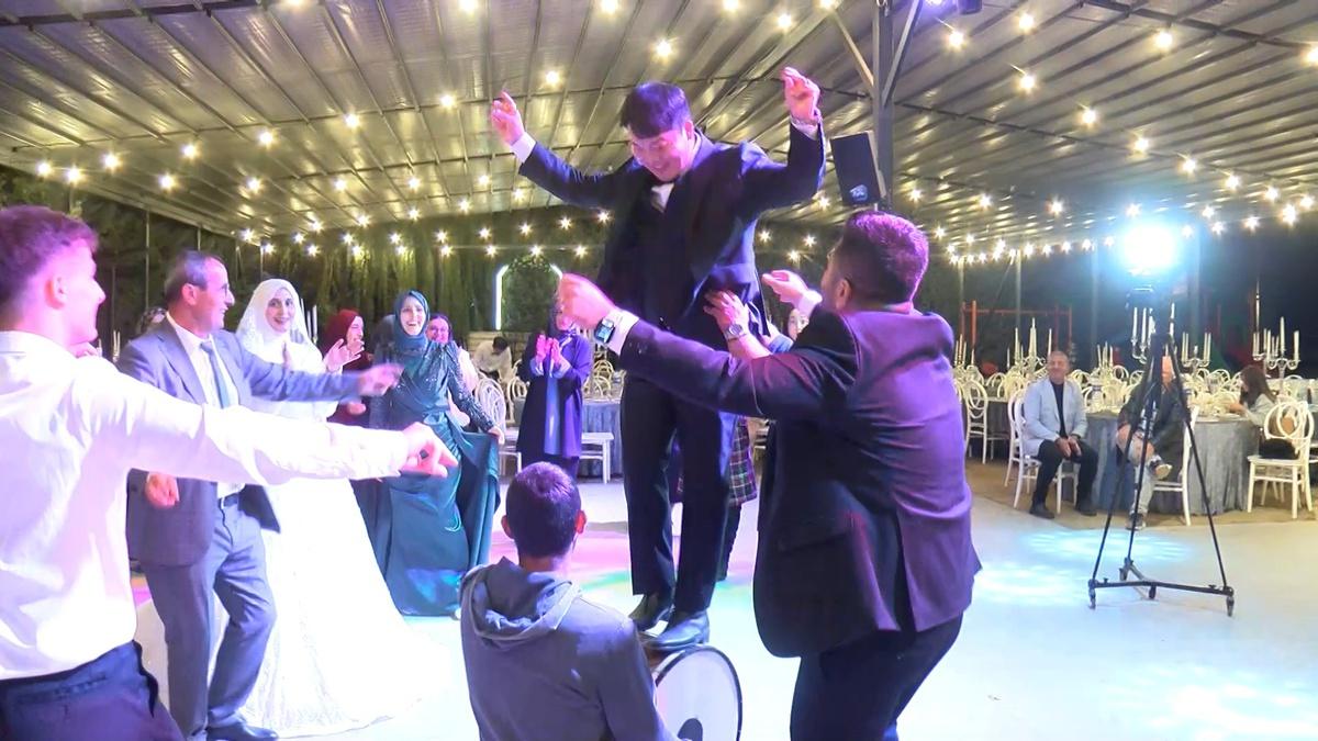 Koreli damat Trabzon geleneğiyle horon oynadı, düğünde şart Trabzonsporlu olmaktı