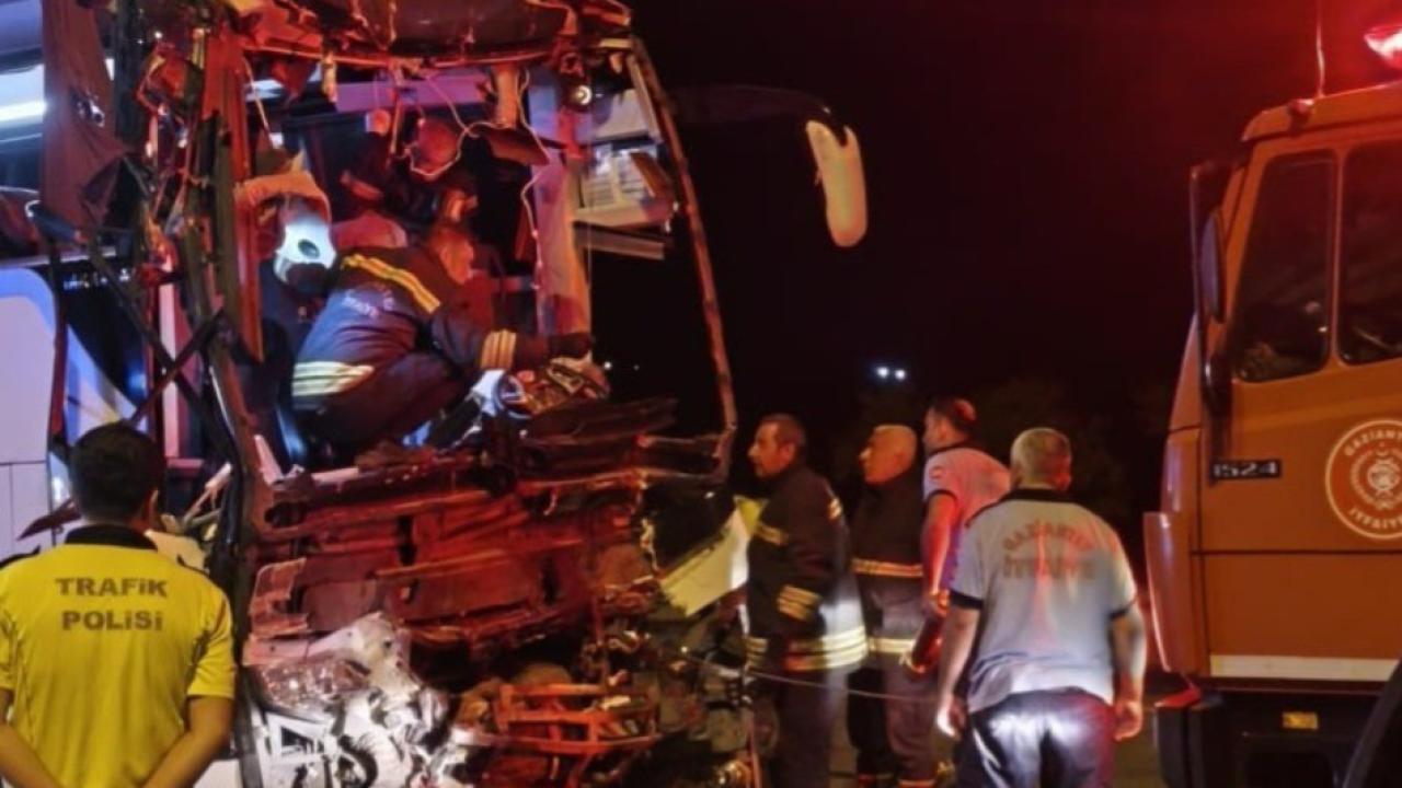 Gaziantep'te otobüs-tır kazası: 2 ölü, 22 yaralı
