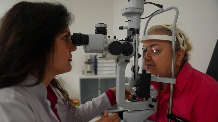 Kontakt lensle deniz ve havuz uyarısı: Kalıcı görme kaybı riski