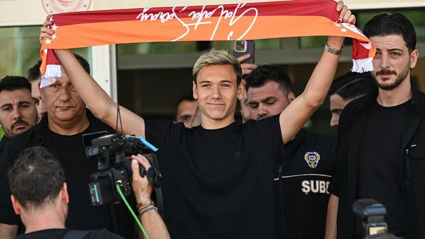 Galatasaray'ın transfer hedefi Batrakov İstanbul'da