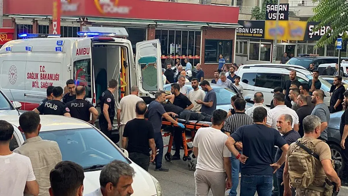 Batman'da silahlı kavgada yoldan geçen 2 kişi yaralandı