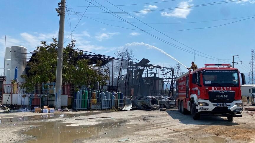Manisa'da oksijen tesisinde yangın: 2 ölü, 2 yaralı