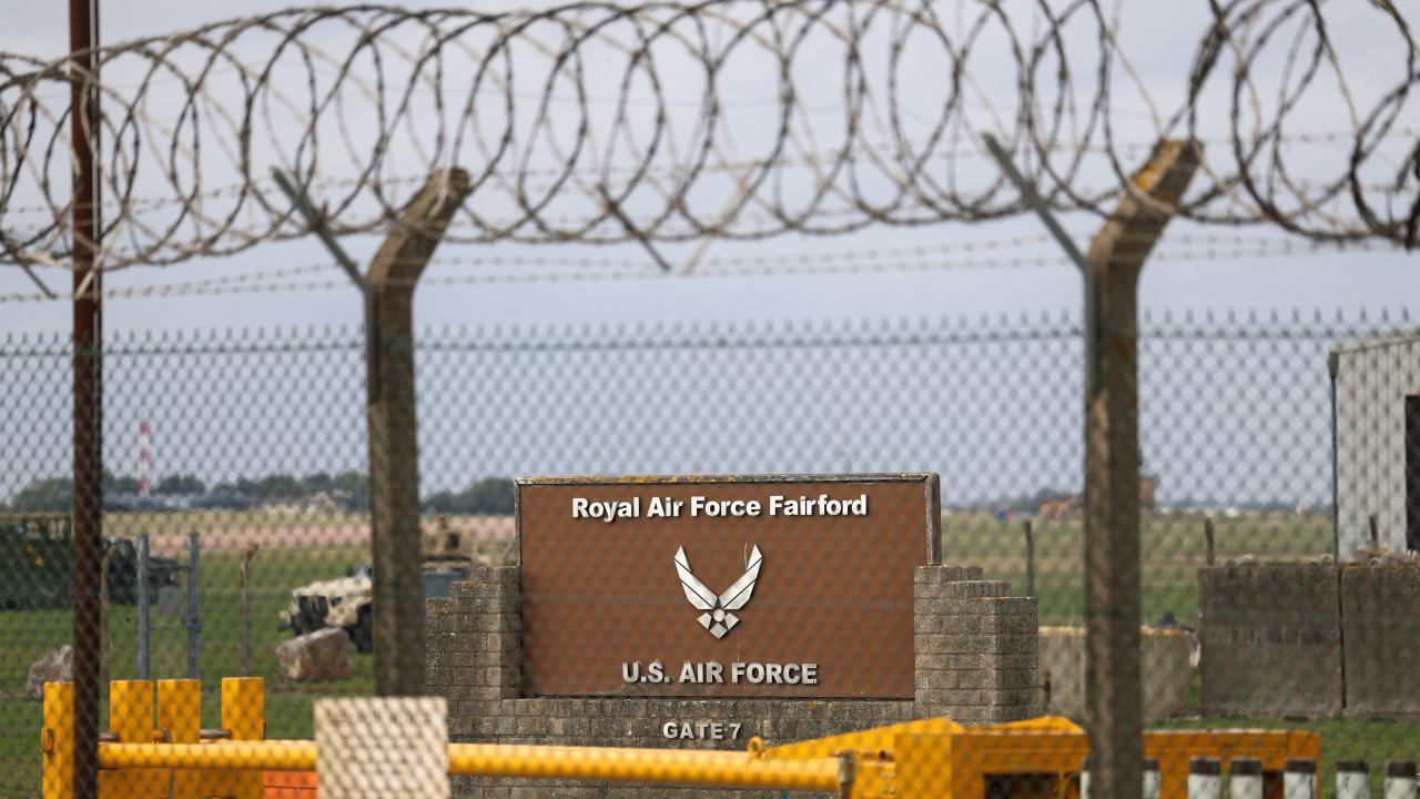 İngiltere'de ABD üssü yakınında patlayıcı alarmı: Evler boşaltıldı