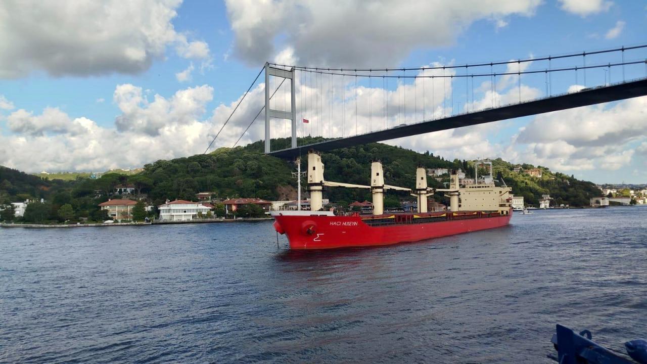 İstanbul Boğazı'nda gemi trafiği askıya alındı