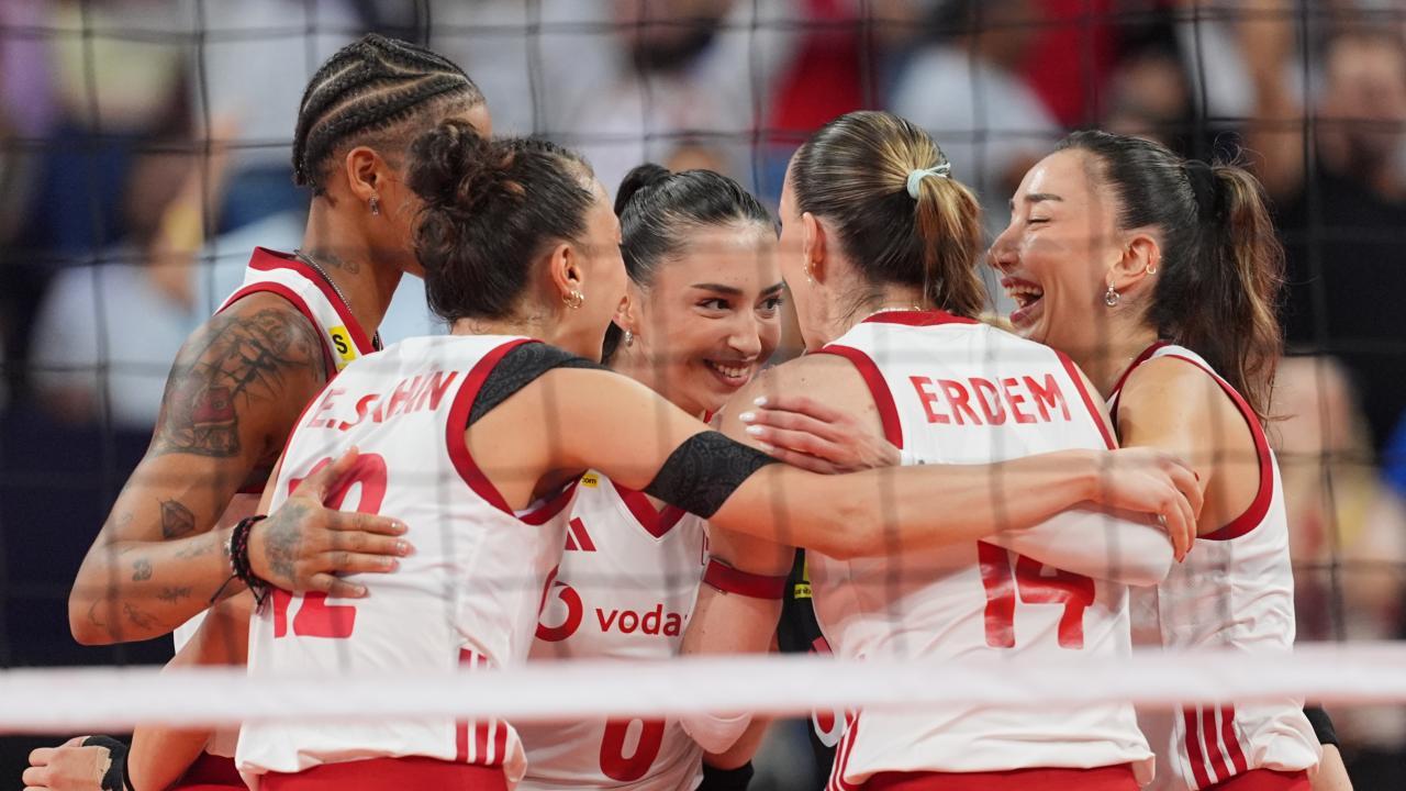 Filenin Sultanları Avrupa finalinde: Sırbistan'ı 3-0 geçti