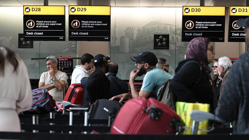 İngiltere'de hava trafik arızası uçuşları aksattı
