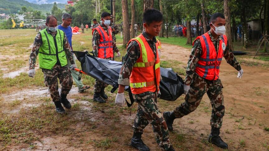 Nepal selinde ölü sayısı 1403'e yükseldi, 6 bin 150 kişi kayıp