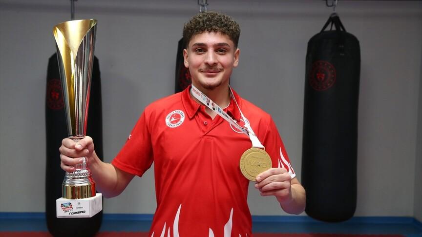 Milli kick boksçu Berat Önal gençler dünya şampiyonu oldu
