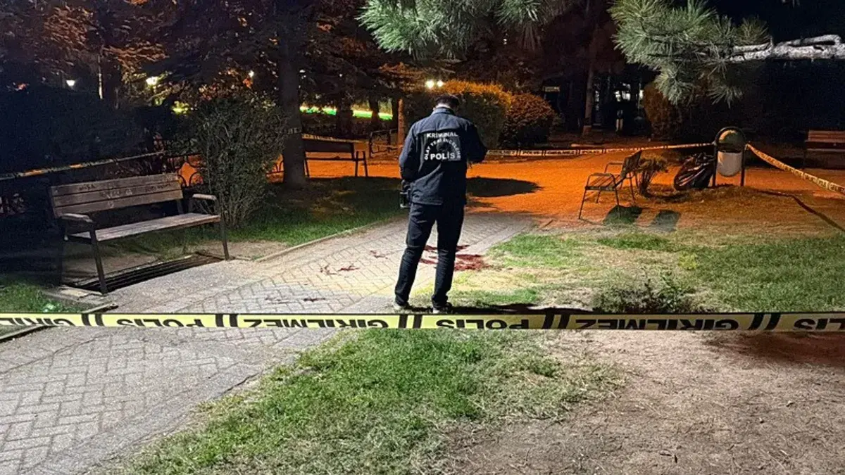 Eskişehir'de parkta bıçaklı kavga: 1 ağır yaralı