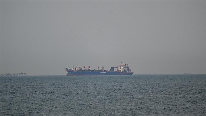 Hürmüz Boğazı'nda petrol tankeri vuruldu, yangın çıktı