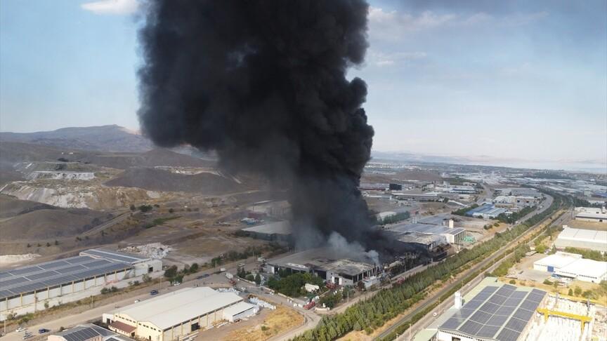 Elazığ'da fabrika yangını: 5 işçi yaralandı