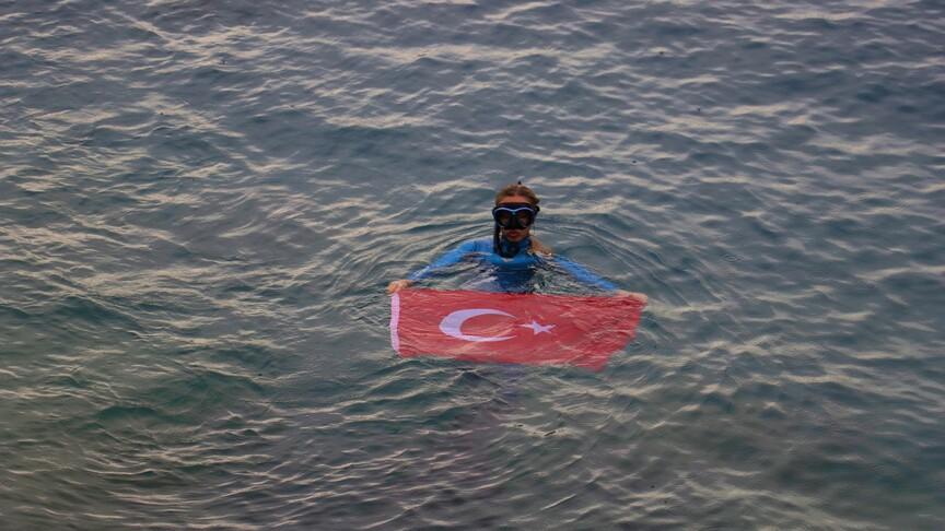 Şahika Ercümen Hatay'da '30 Ağustos Zafer Dalışı' gerçekleştirdi