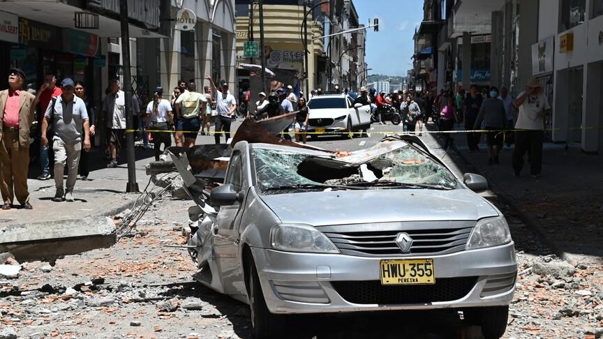 Kolombiya'da 7,4'lük deprem sonrası acil durum ilan edildi