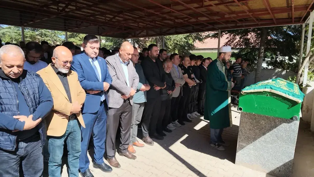 İki kardeş 10 yıl arayla aynı şehirde trafik kazasında hayatını kaybetti