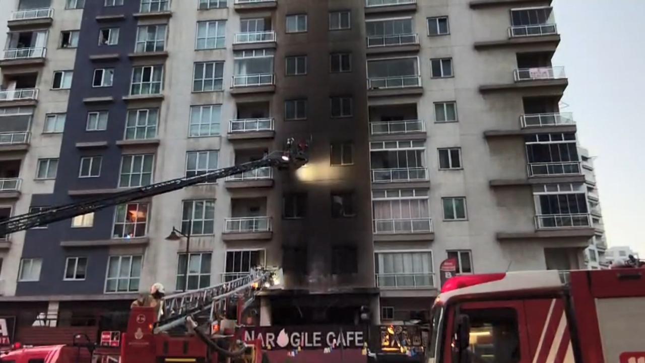 İstanbul Esenyurt'ta kafede yangın: Bina tahliye edildi