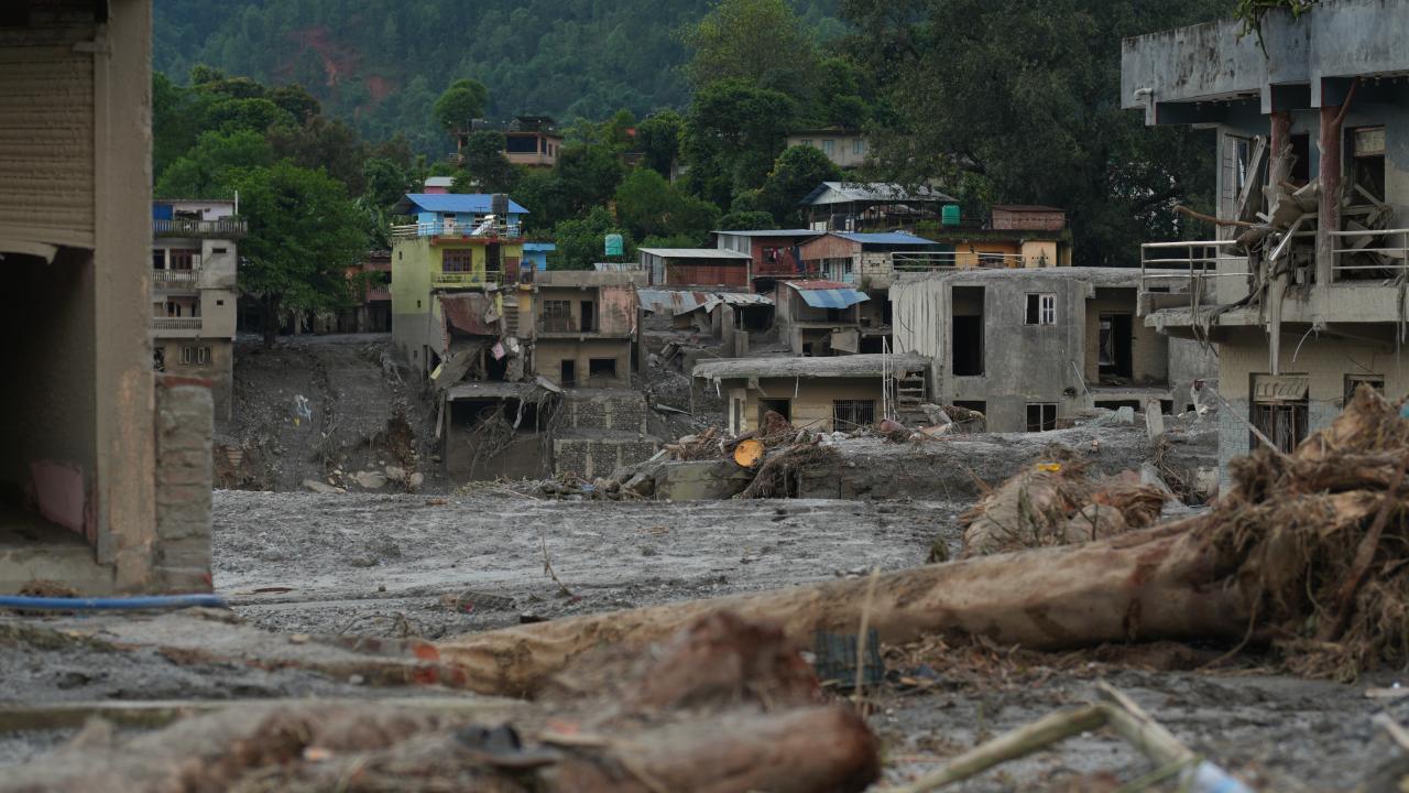 Nepal Tibet'te baraj patladığını duyurdu, kurtarma çalışmaları durduruldu