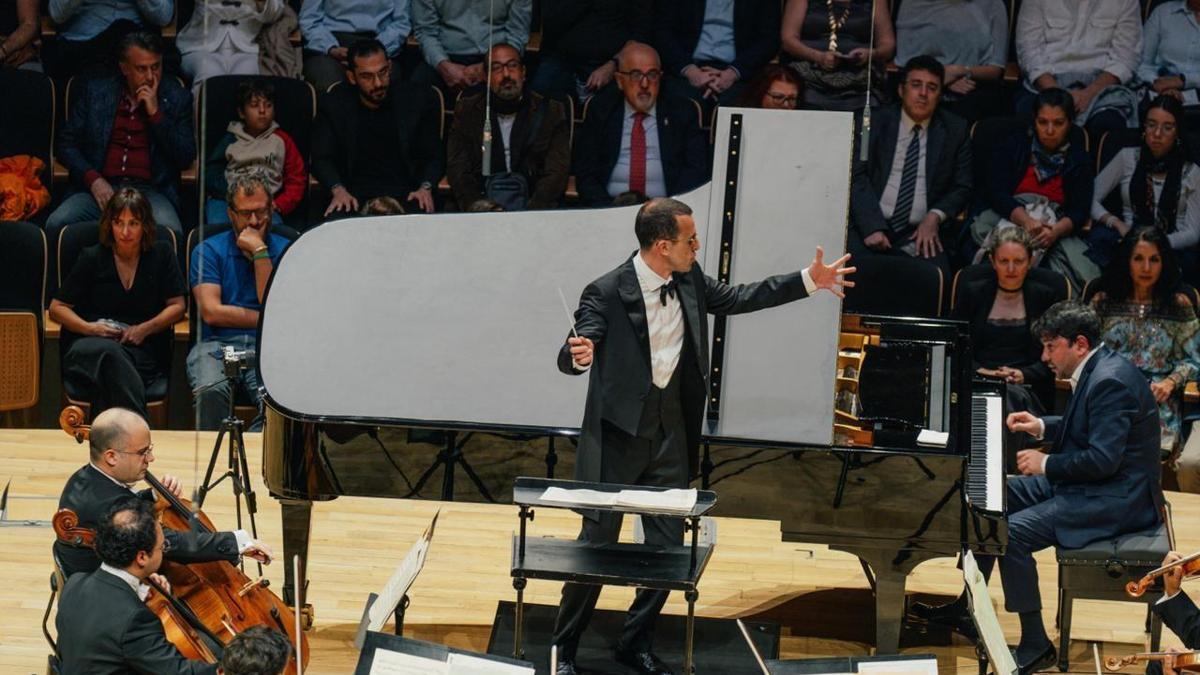 CSO 200. yılında kapalı gişe sezon açılışı yaptı