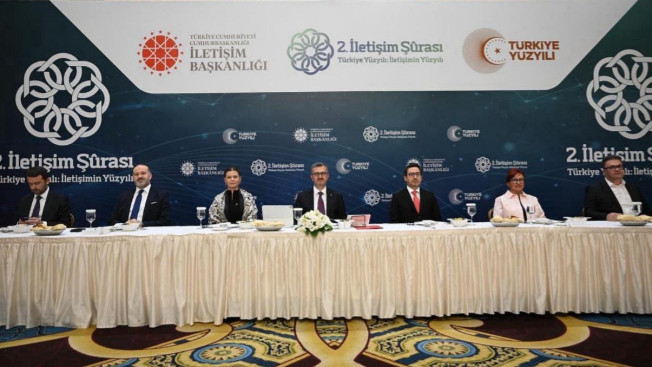 İletişim Başkanı Duran akademisyenlerle buluştu